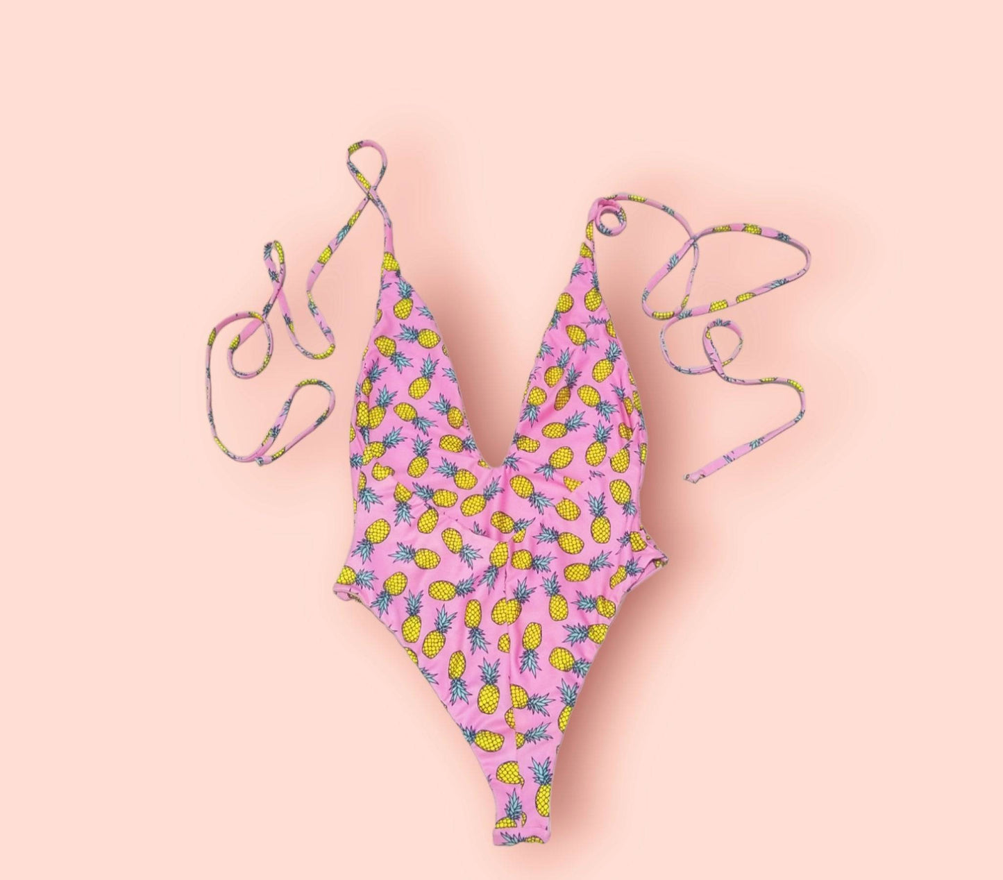 A side-by-side view of the two back strap variations for the Scope and Flow Helix bodysuit.