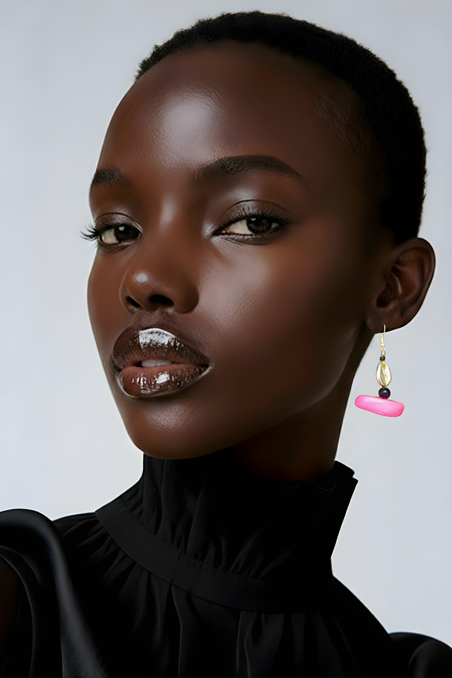 Amber Minimalist Earrings - Woman